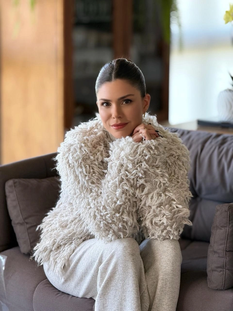 shaggy jacket Neutral Elegance with a Cozy Modern Finish