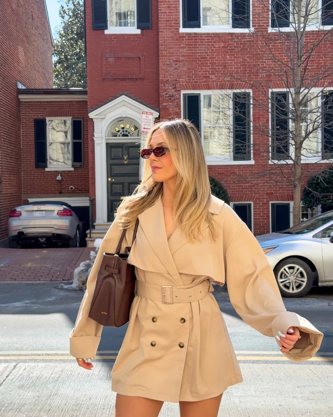 Trench coat fall outfits 2026 The Cropped Trench Is Becoming My Favorite Weekend Statement