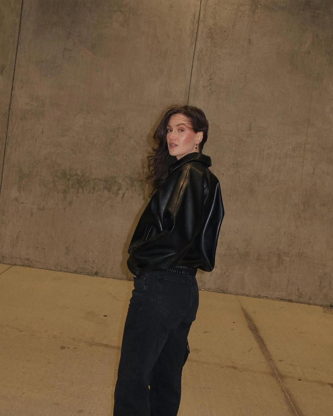 what are the best fall outfits for casual days? Minimal Black Leather That Never Goes Out of Style
