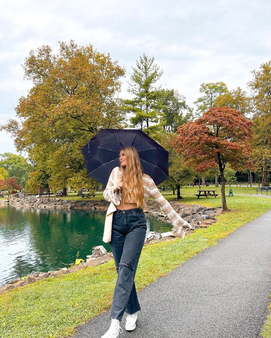 what are the best fall outfits for casual days? Lightweight Layers That Work Beautifully on Rainy Fall Walks