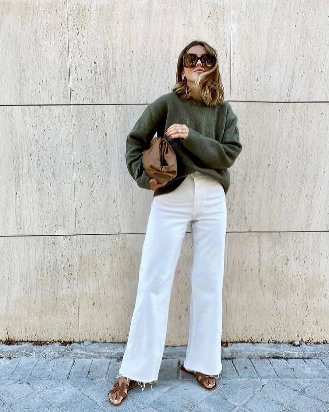 wide leg jeans outfit fall 2026 White Wide-Leg Jeans That Brighten Autumn Days