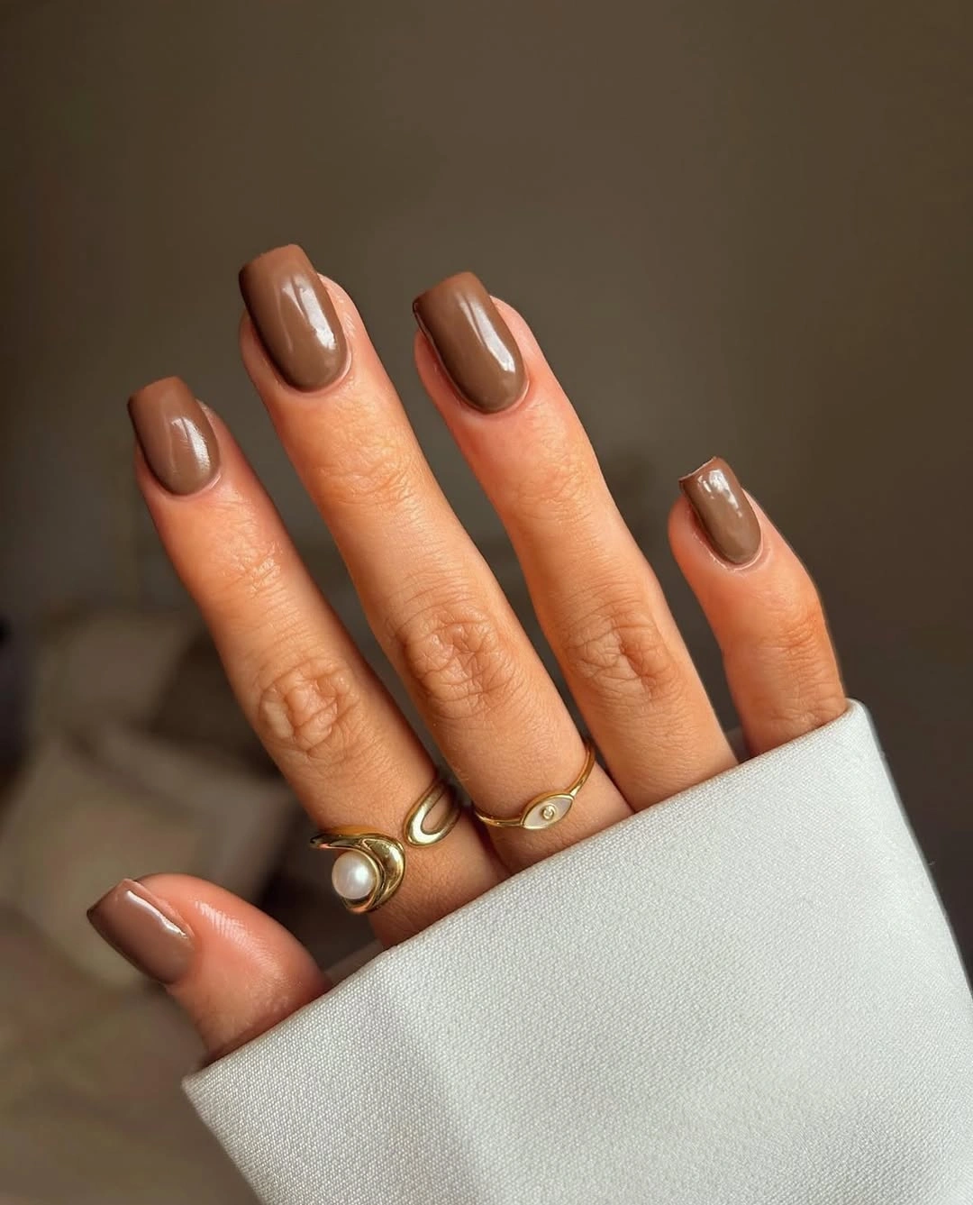 Medium rounded nails with warm caramel brown and nude pink tones