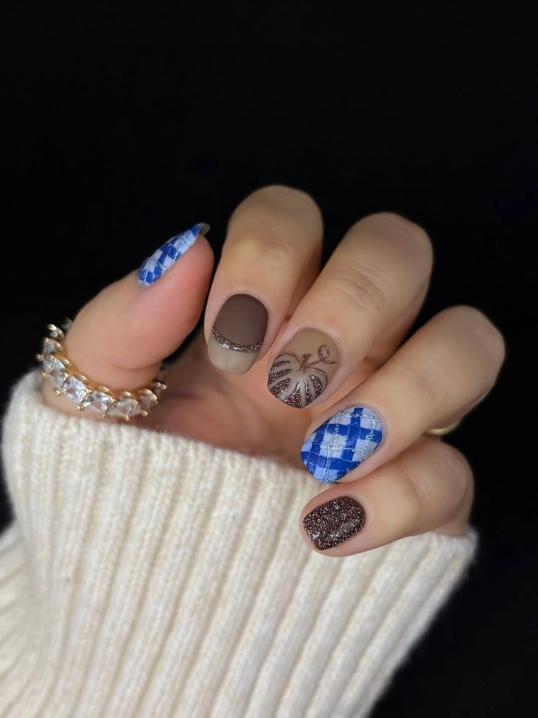 Short brown nails with blue plaid fall accent