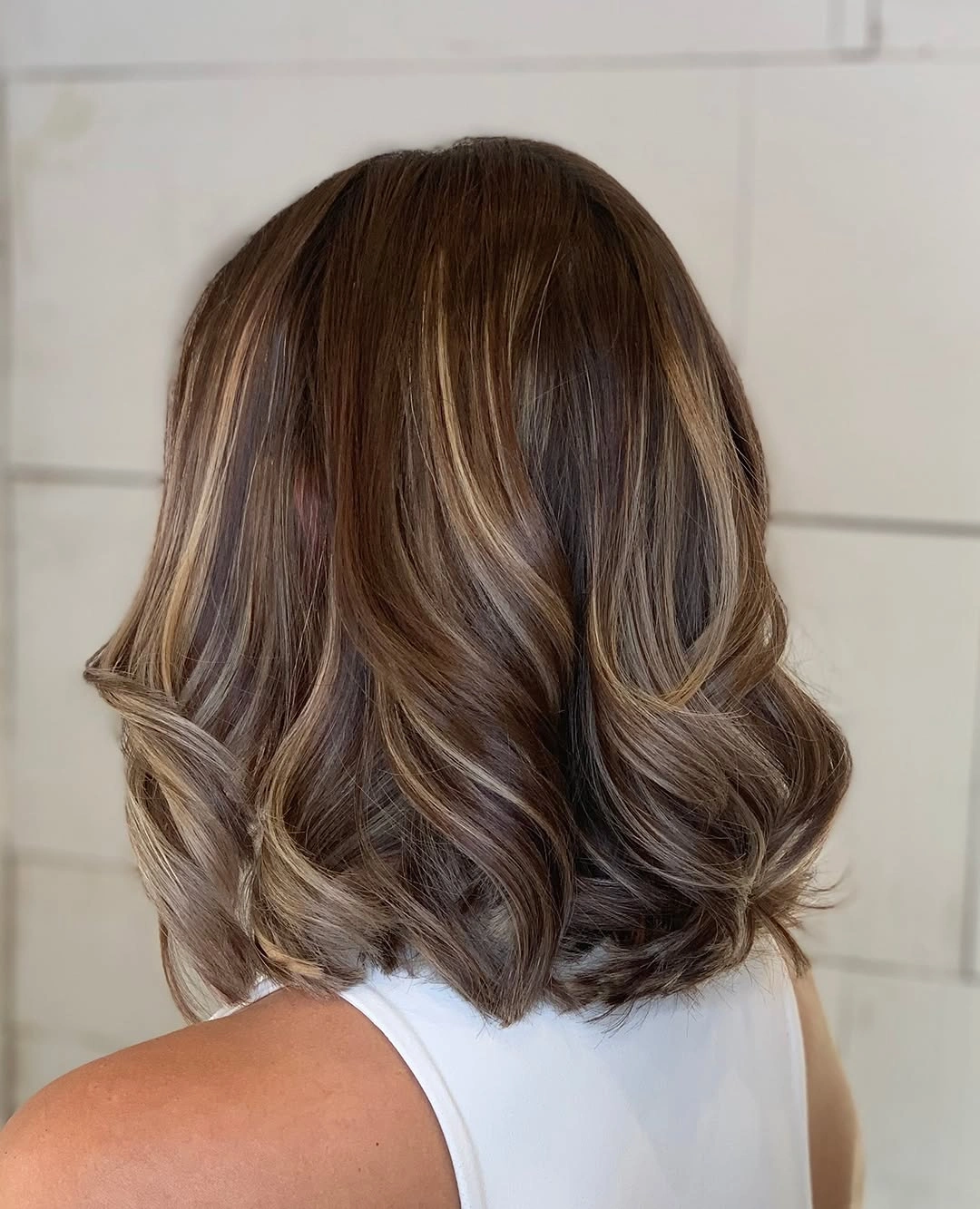 Shoulder-length brown waves with soft beige outer ribbons