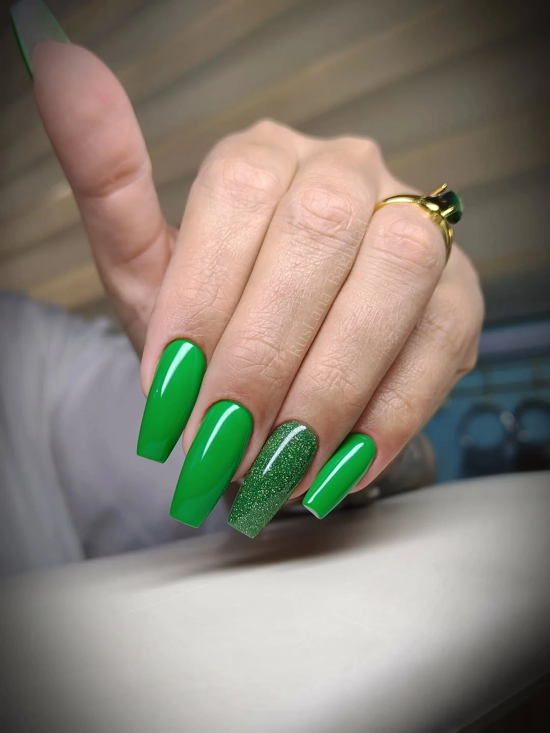 Long vivid green nails with matching sparkling green accents