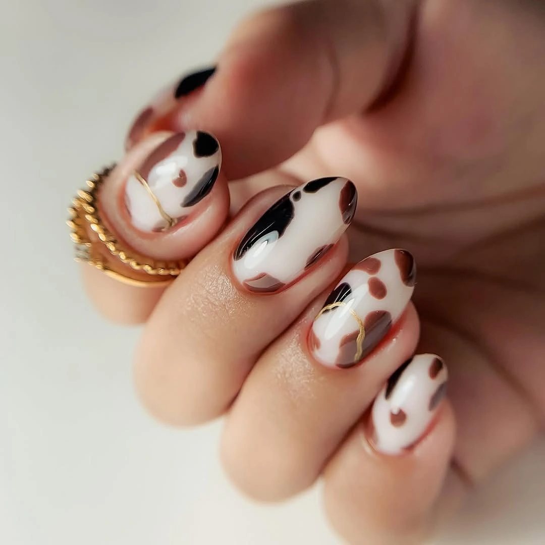 Short rounded square nails in deep glossy plum brown