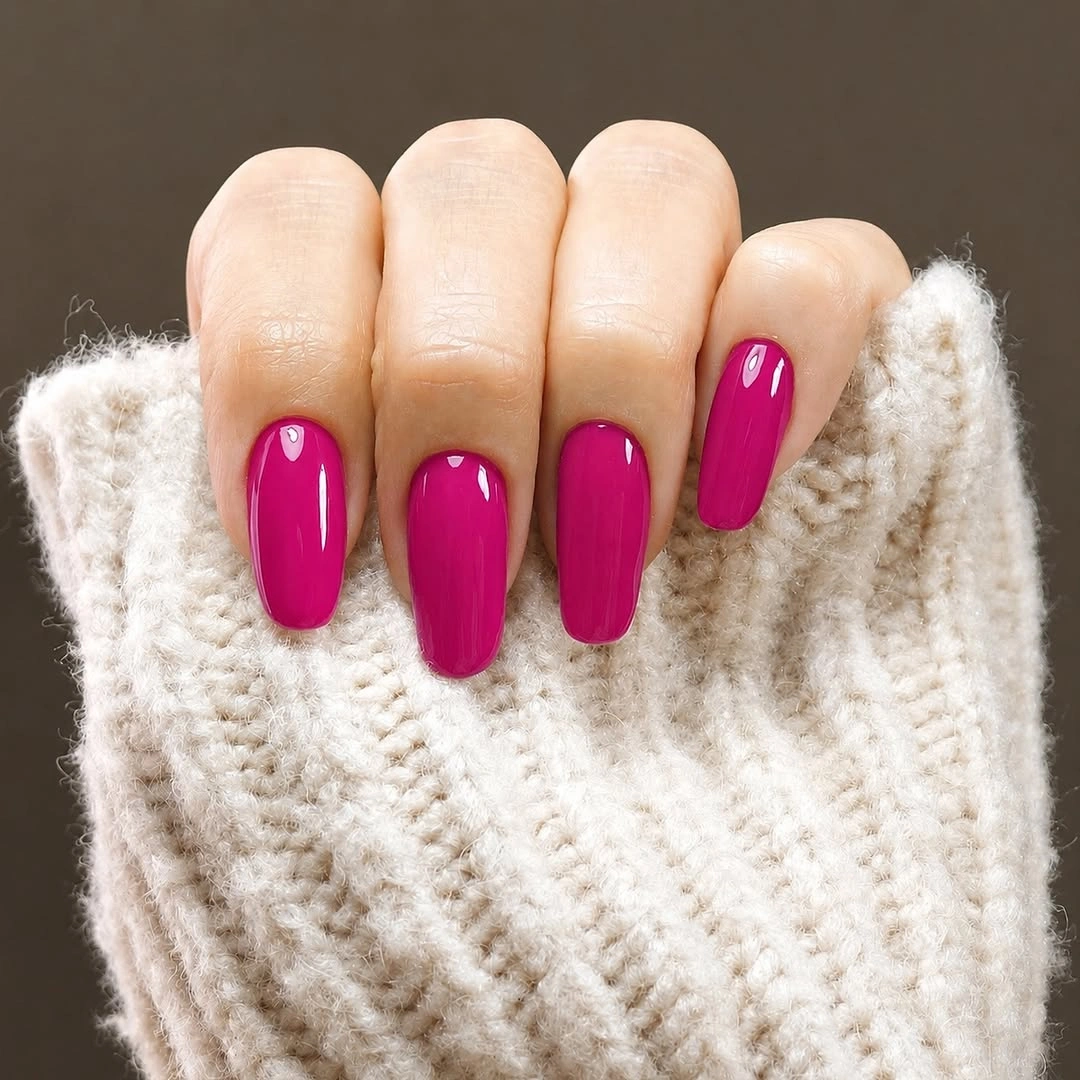 Short square nails with glossy bright red polish
