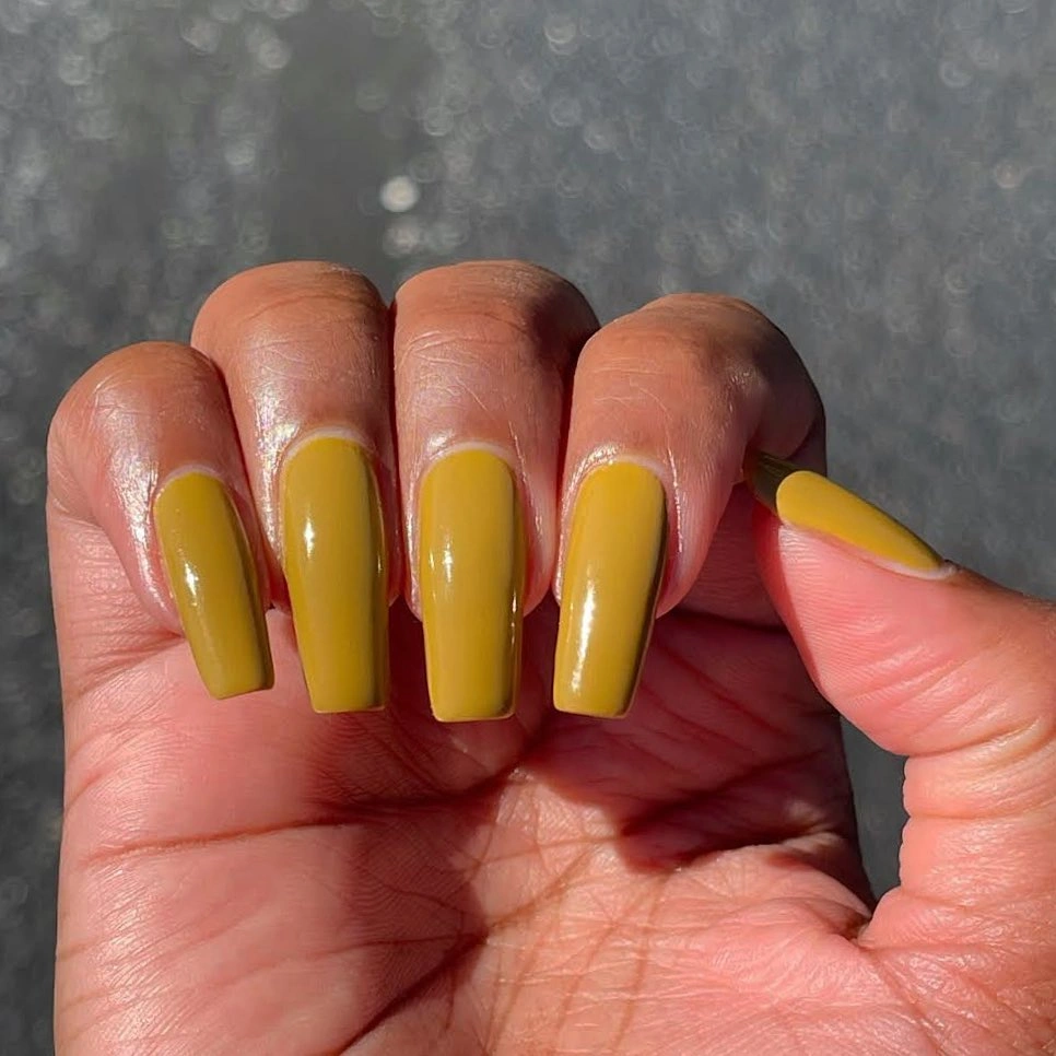 Glossy mustard yellow square nails