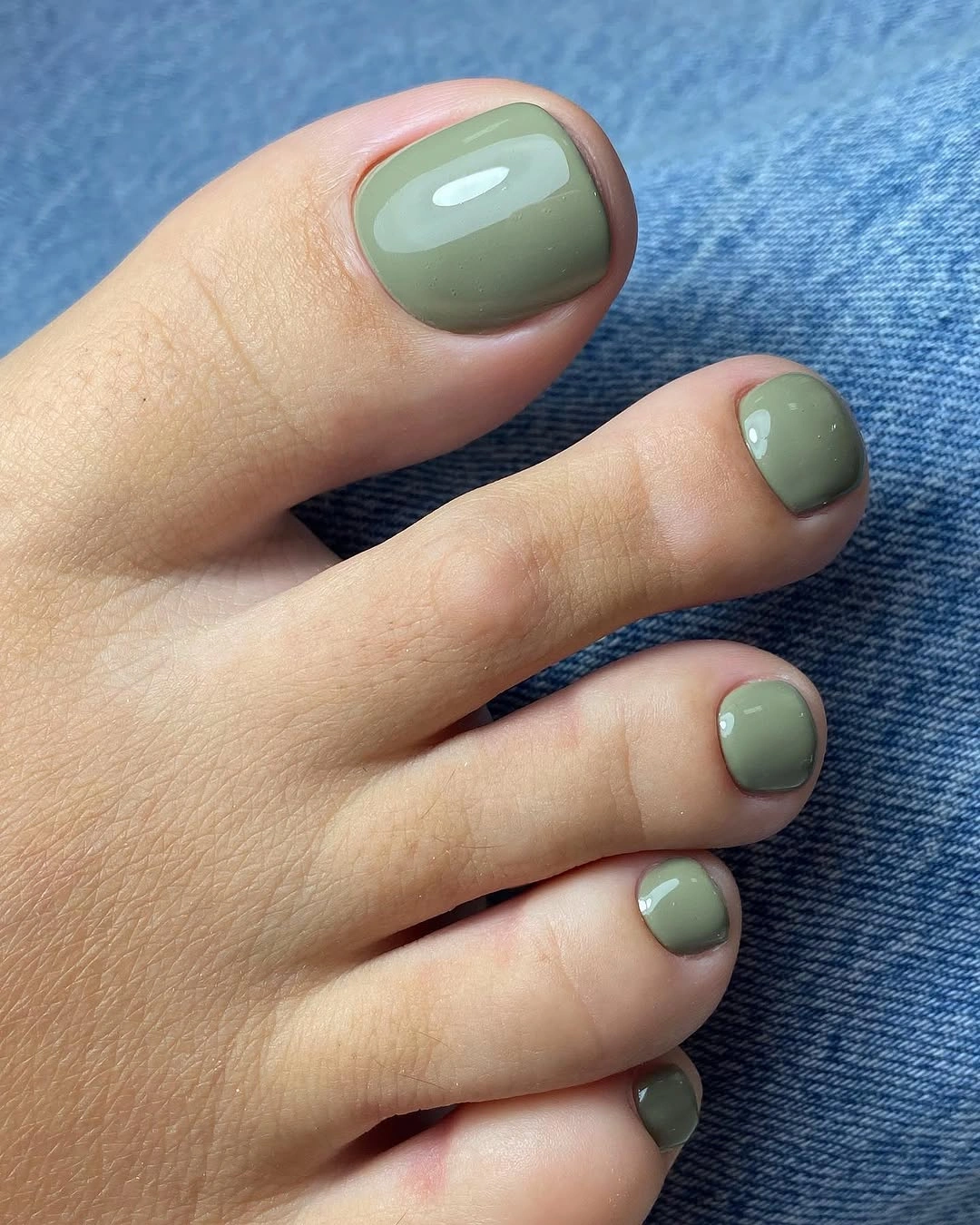 Glossy sage green short toenail pedicure