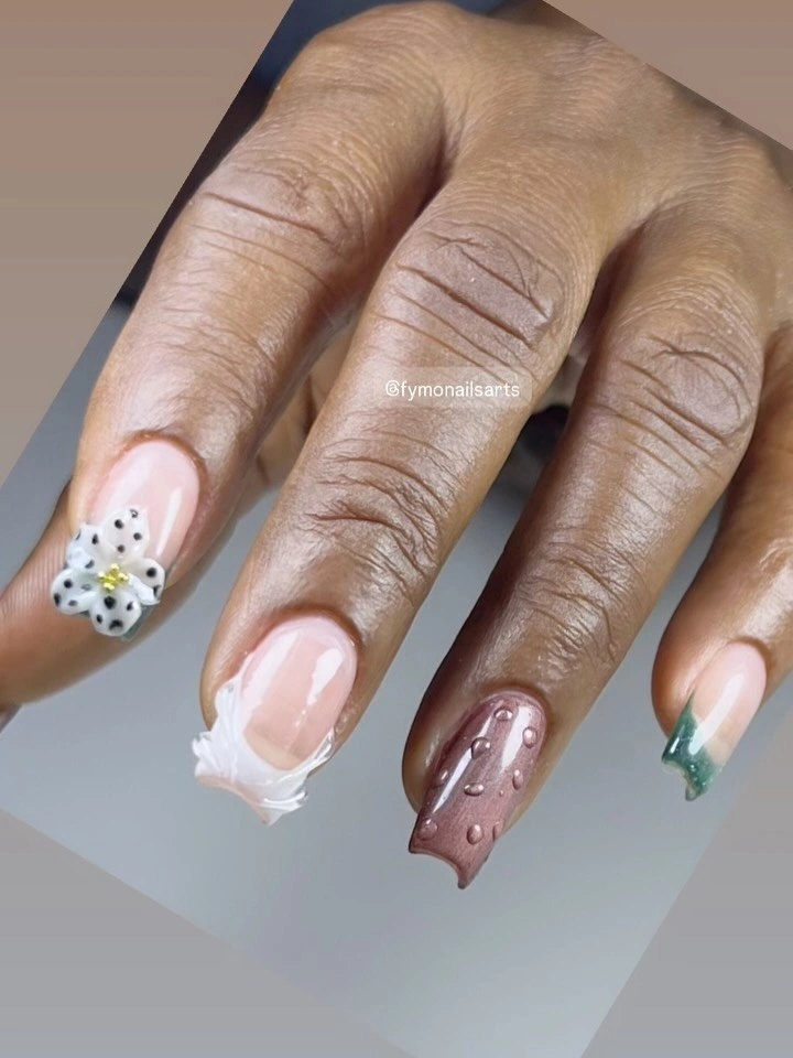 Short pink nails with raised white flower and mint accent