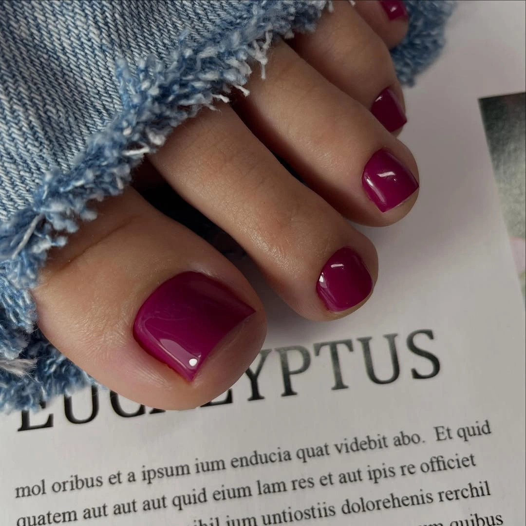 Short glossy berry magenta toes with rich color depth