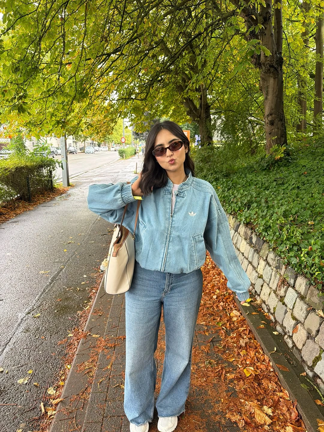 Light blue denim jacket and loose jeans with ivory tote
