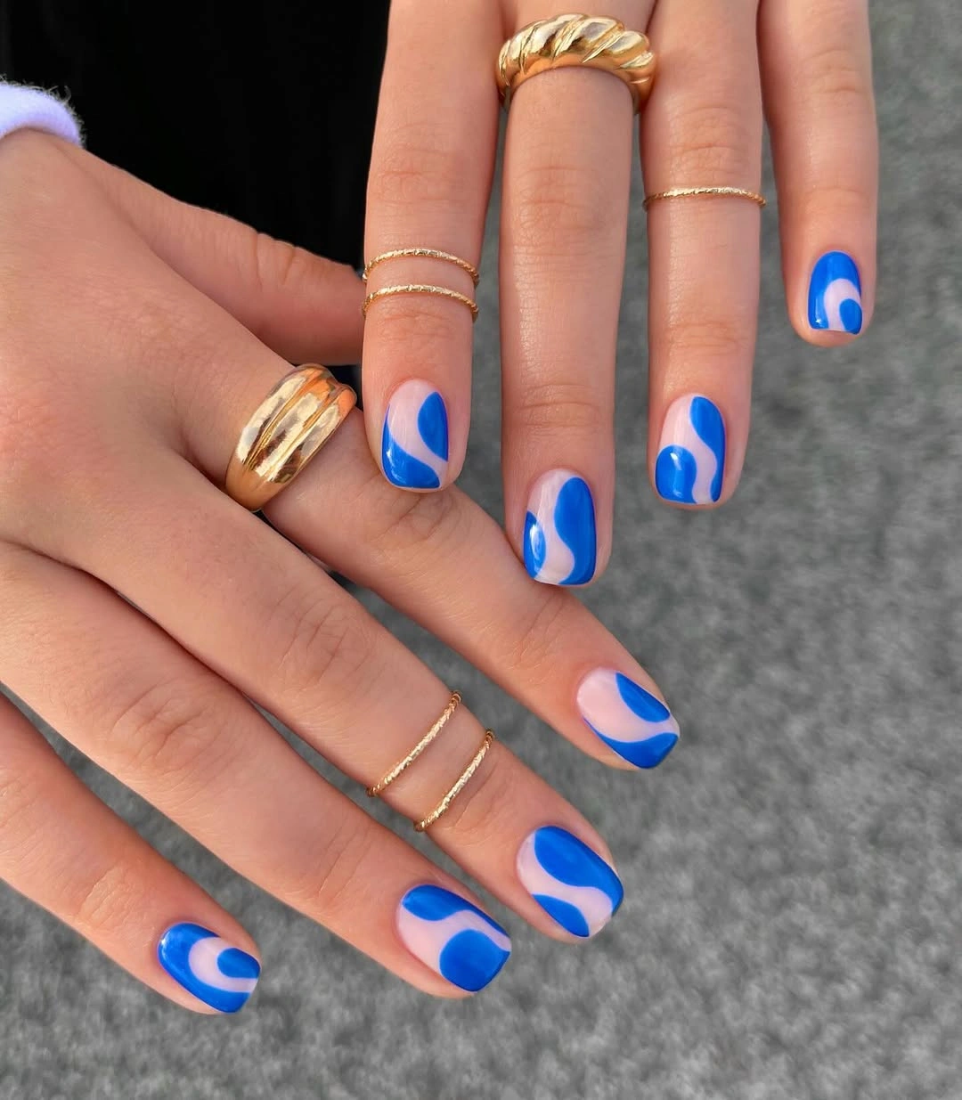 Short cobalt blue nails with cream wavy patterns
