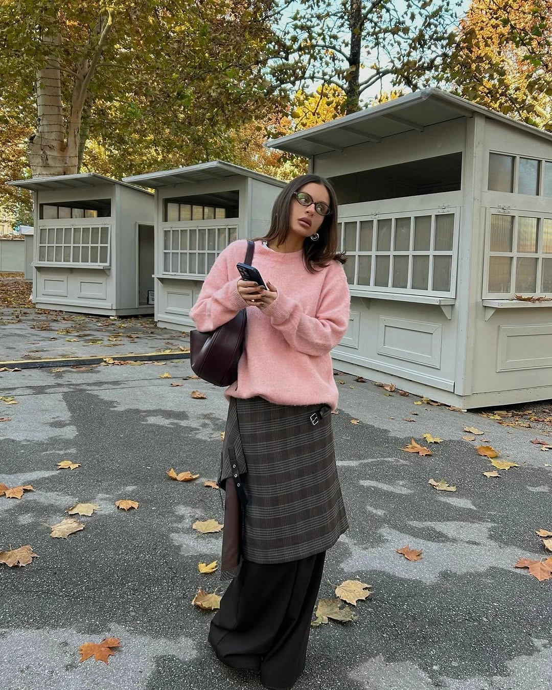 Pink sweatshirt gray plaid midi skirt burgundy bag outfit