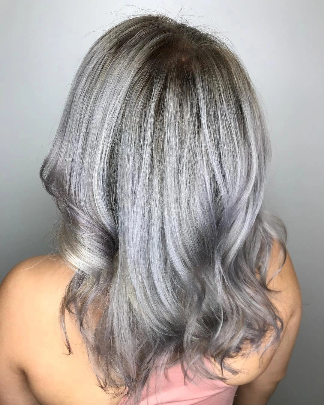 Silver gray layered waves with rounded volume