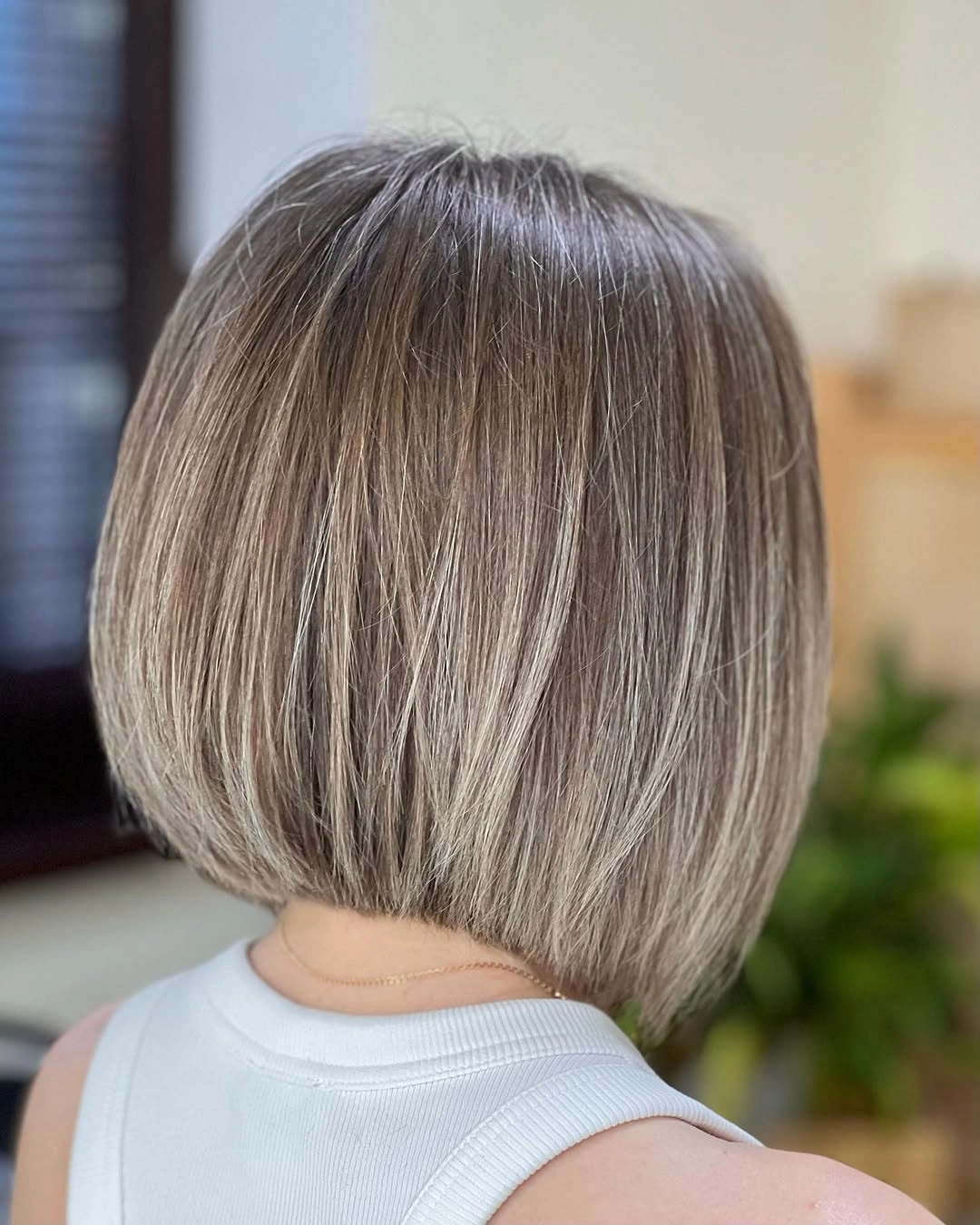 Beige blonde graduated bob with rounded back and soft ribbons