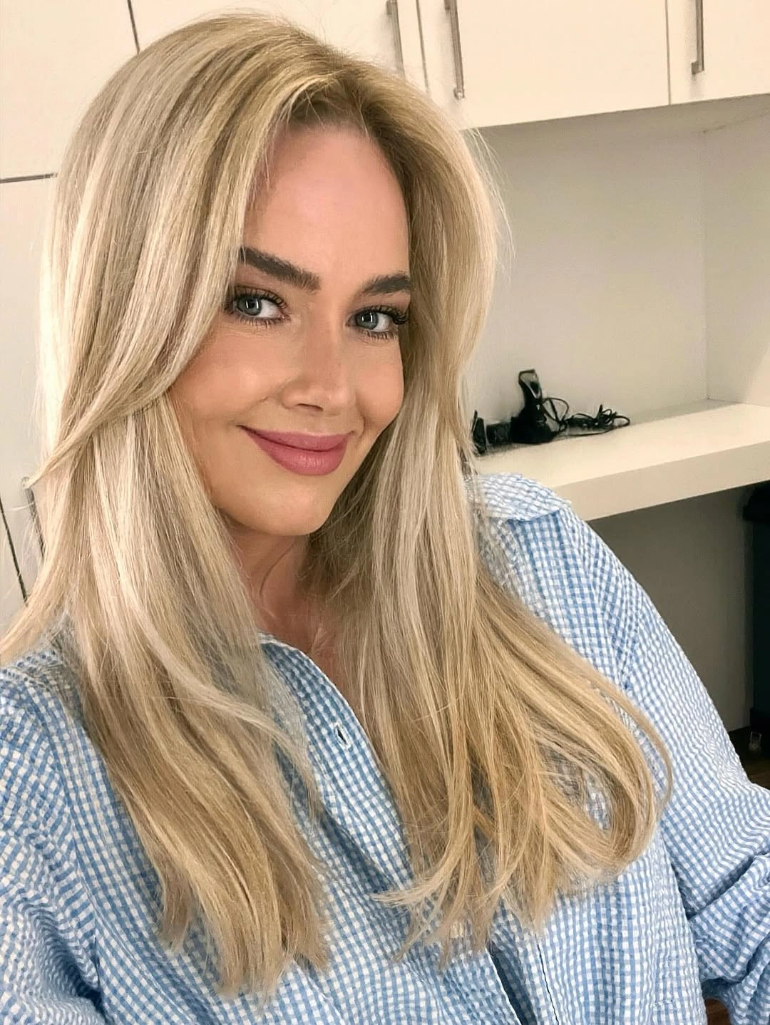 Long beige blonde hair with layered front pieces