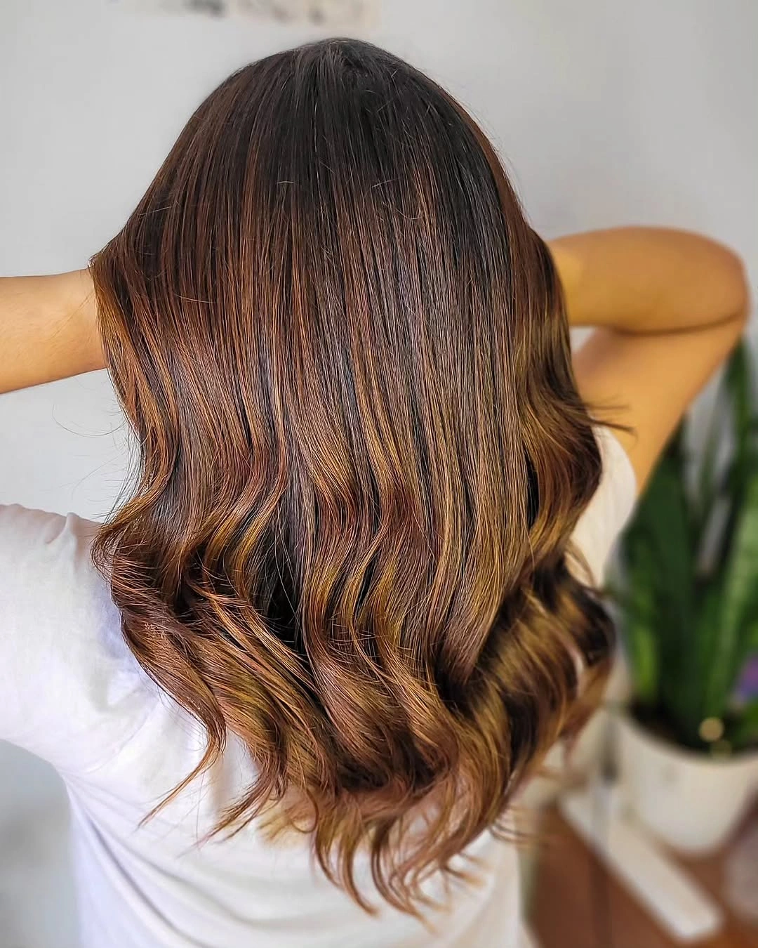 Long brunette waves with dark crown and caramel ribbons