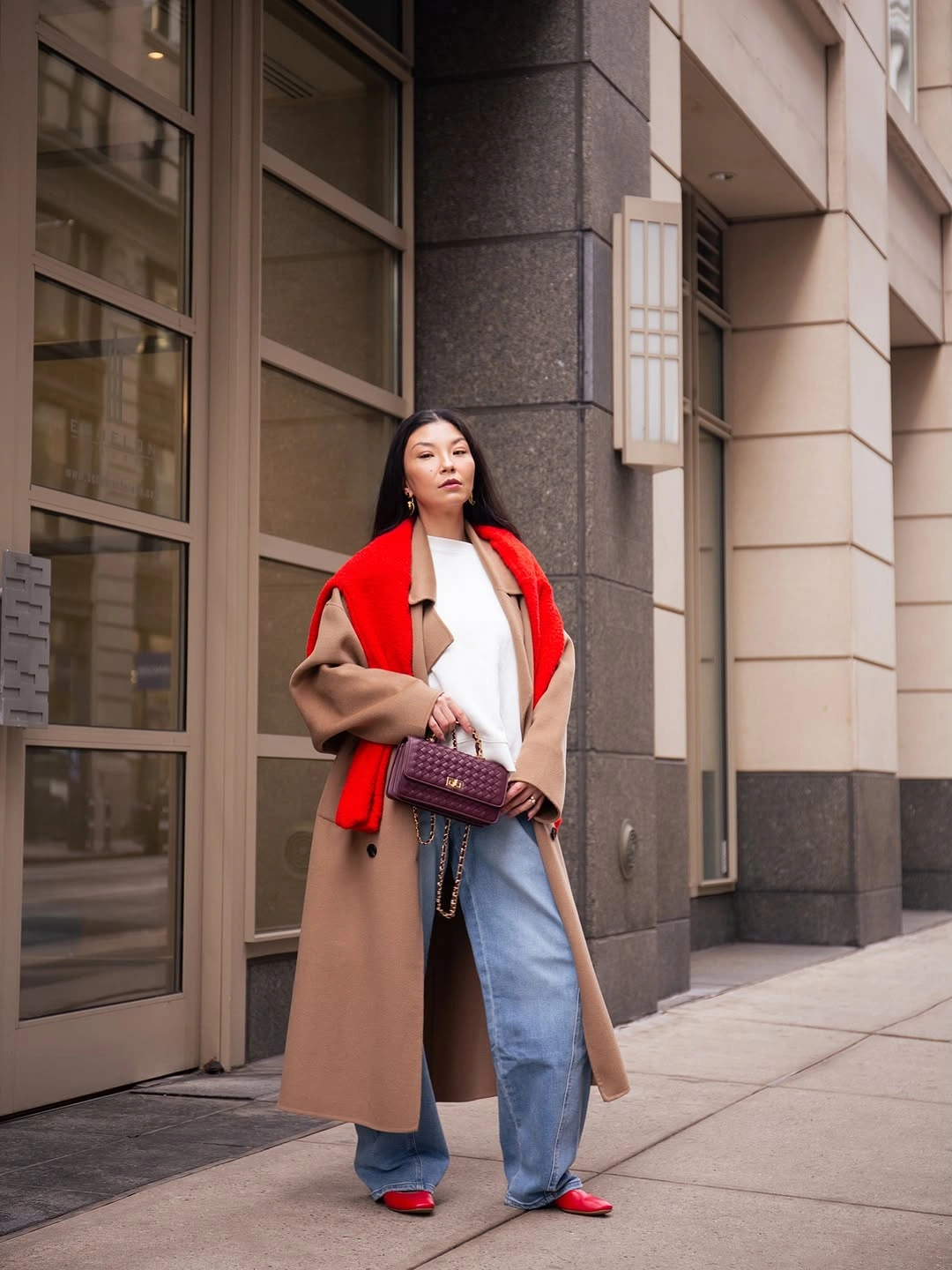 Camel coat, red scarf, loose jeans, red pointed shoes