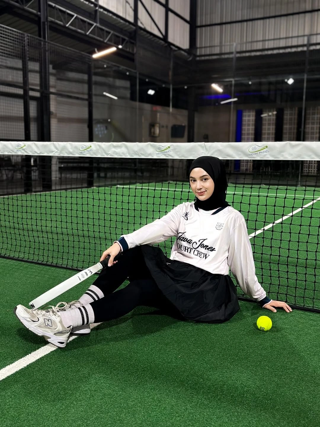 Covered black and white athletic outfit with loose pants and white sneakers