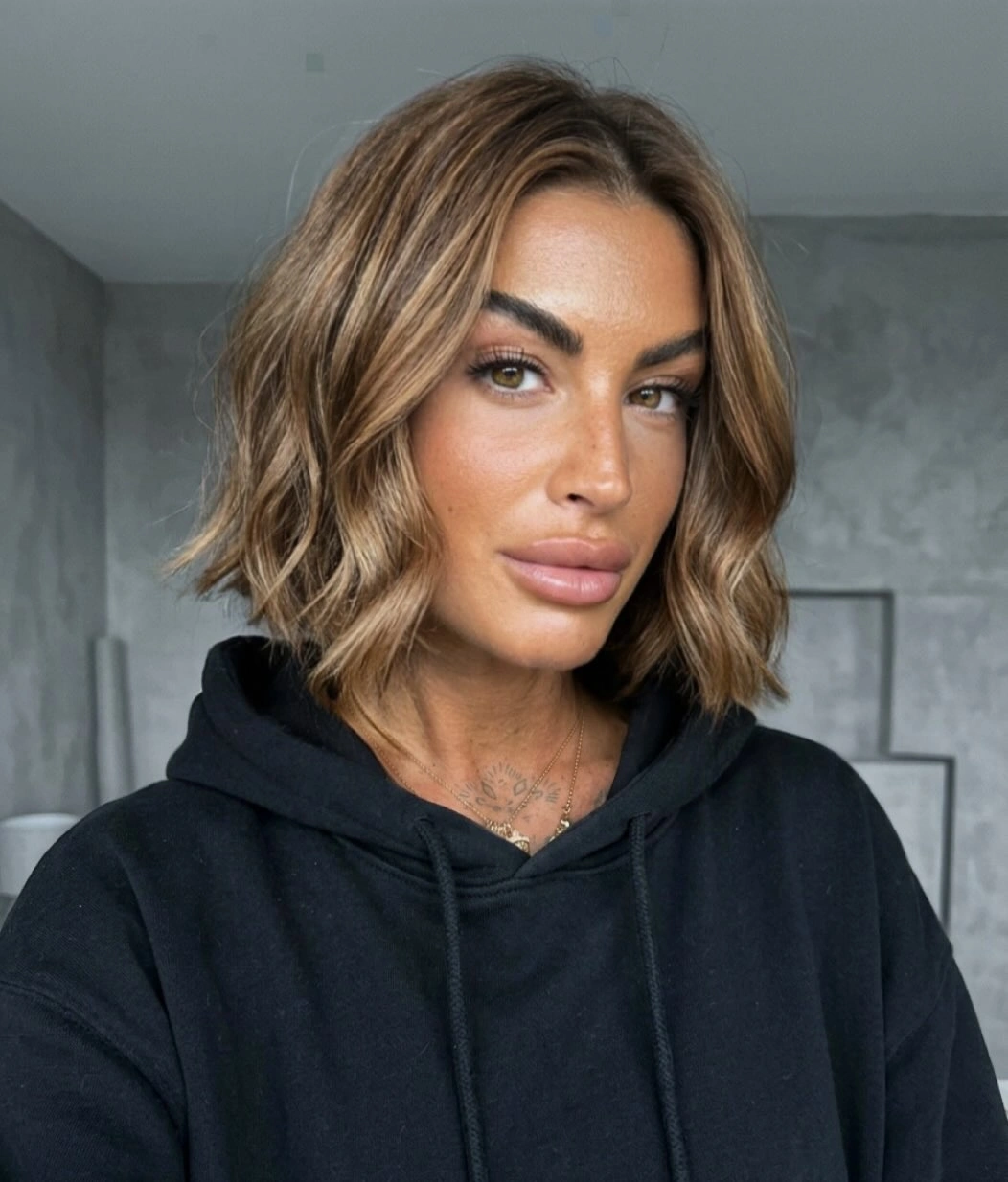 Medium brown wavy bob with side-parted front pieces