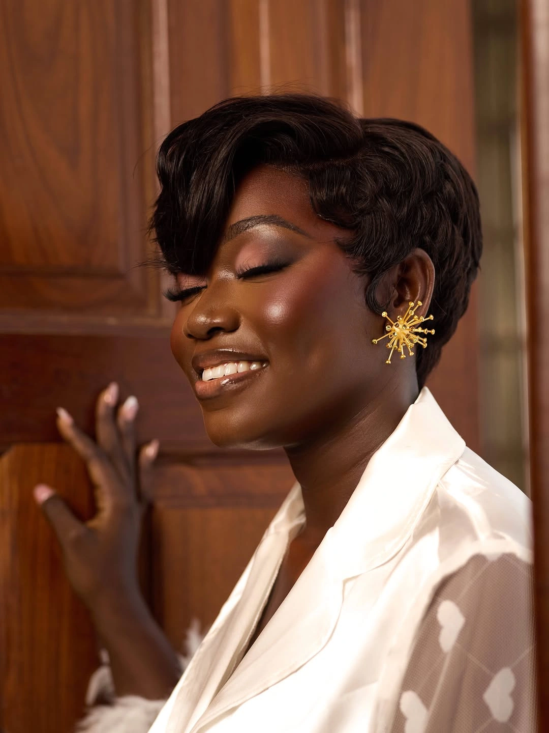 Short wavy pixie shape with lifted front section