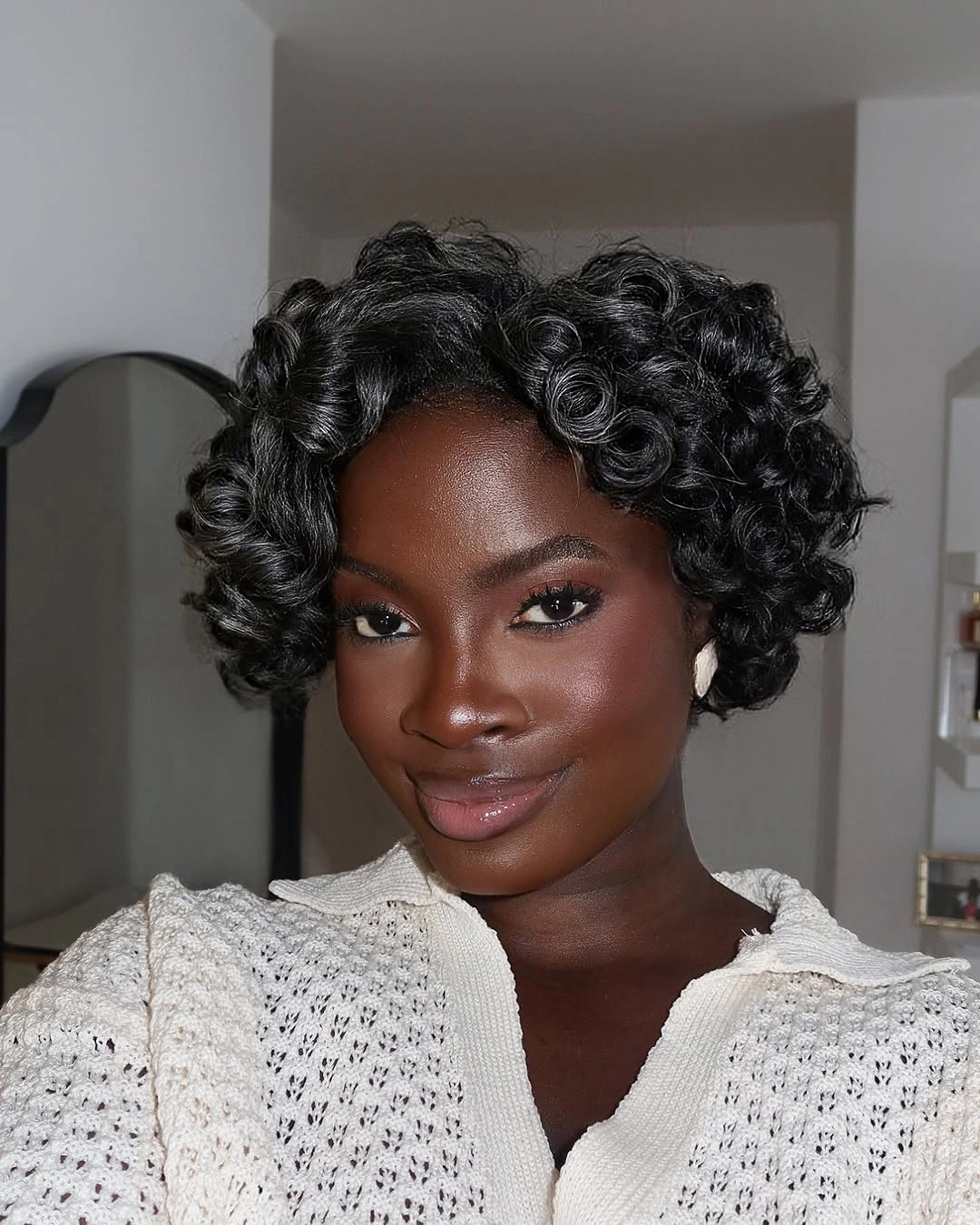 Short glossy curls forming a rounded black shape