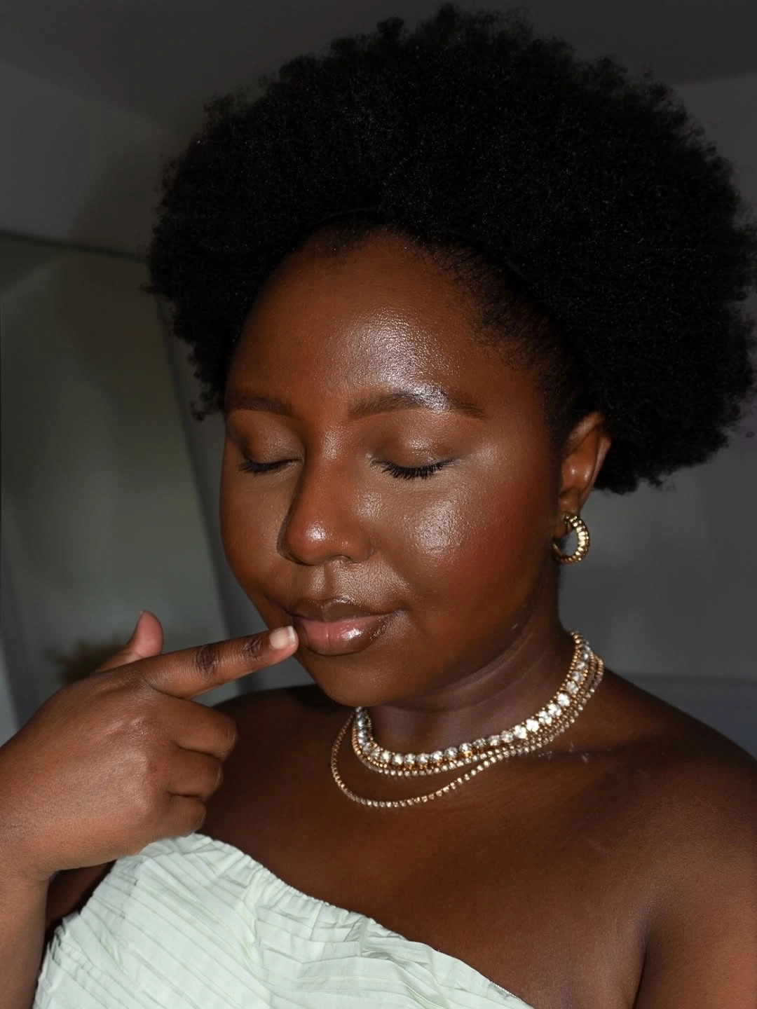 Rounded natural afro shape with softly defined hairline