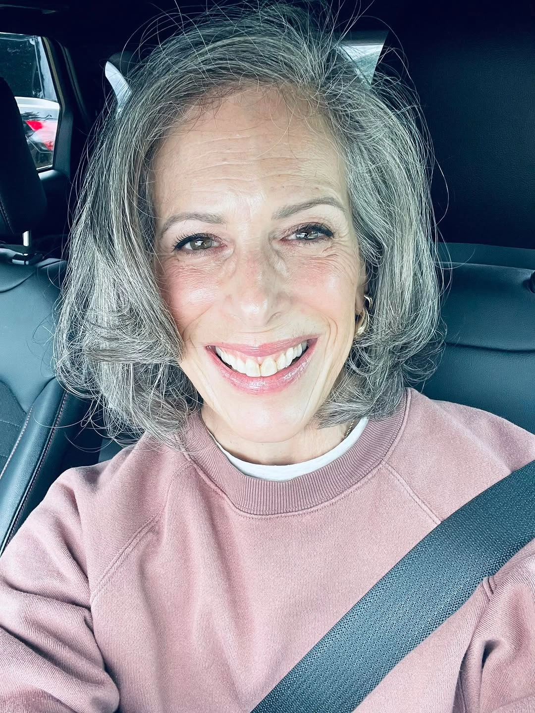Short gray hair with side part and curled lower edge