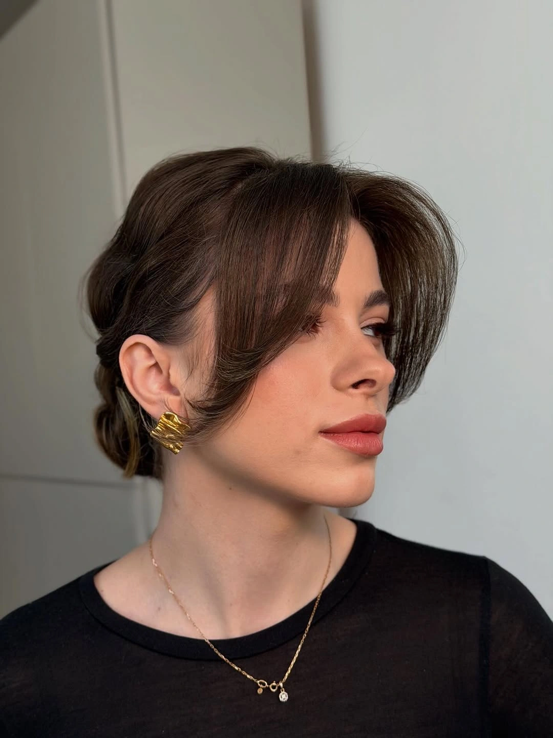 Brunette tucked style with curtain fringe and side volume