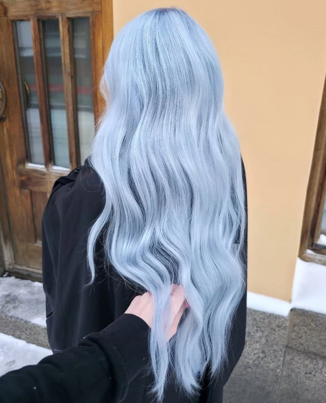 Very long pale icy blue waves with silver grey variation