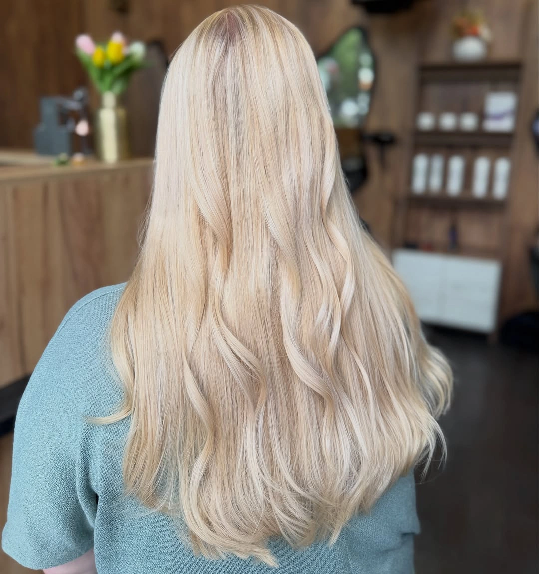 Long creamy beige blonde waves with subtle ribbons