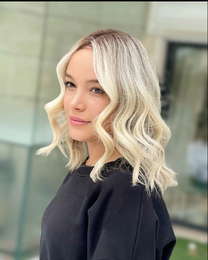 Shoulder length pale blonde hair with creamy soft waves
