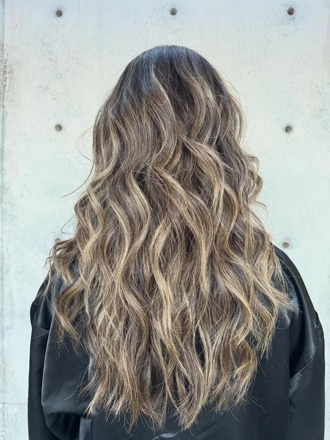 Long wavy brunette hair with beige and light brown ribbons