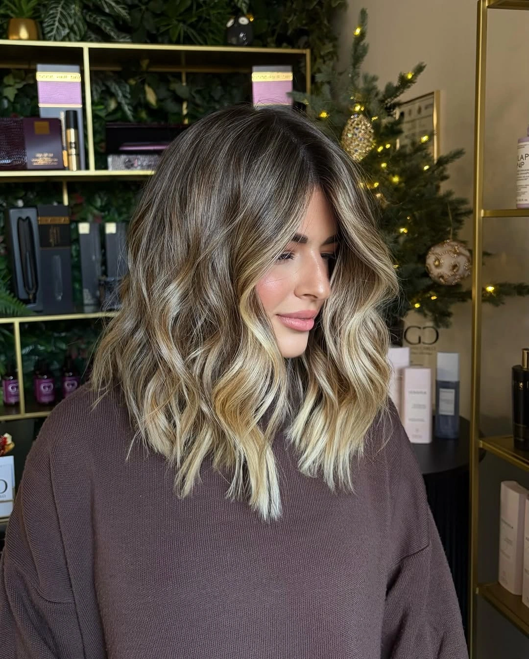 Wavy brunette lob with pale beige face framing pieces