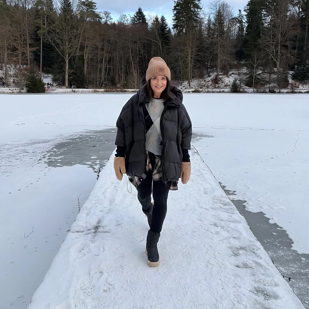 Black puffer with gray layers, beige beanie and mittens